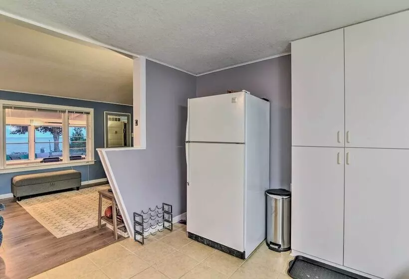 East Tawas Cabin W/ Lake Huron Access & Views