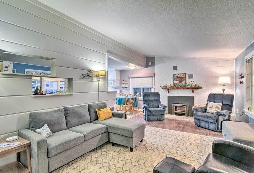 East Tawas Cabin W/ Lake Huron Access & Views