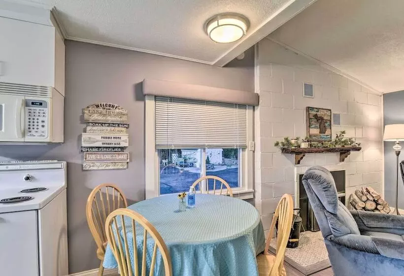 East Tawas Cabin W/ Lake Huron Access & Views