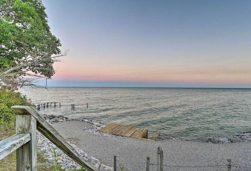 East Tawas Cabin W/ Lake Huron Access & Views