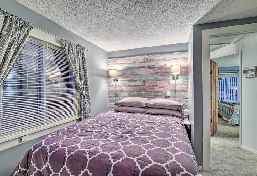 East Tawas Cabin W/ Lake Huron Access & Views