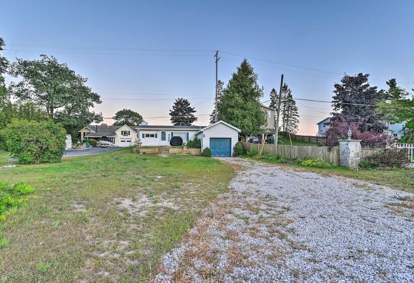 East Tawas Cabin W/ Lake Huron Access & Views