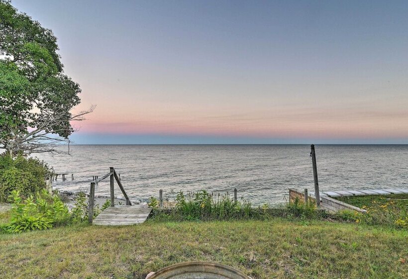East Tawas Cabin W/ Lake Huron Access & Views