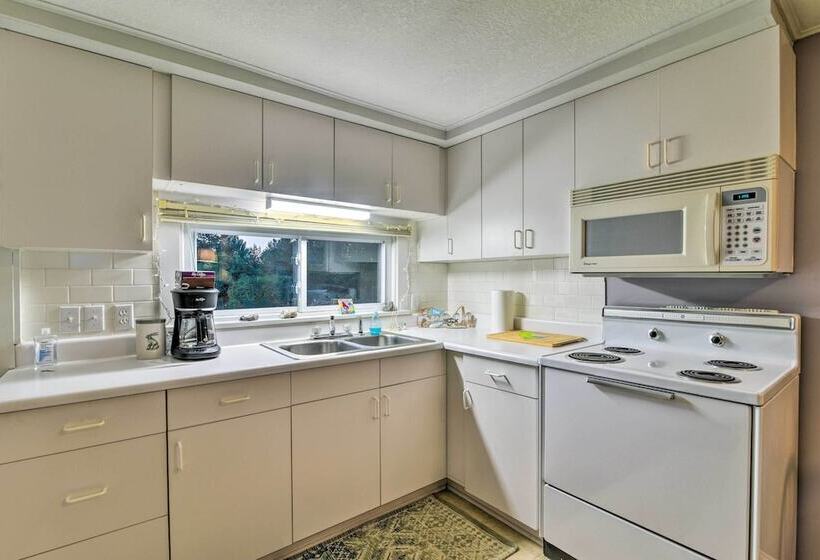 East Tawas Cabin W/ Lake Huron Access & Views