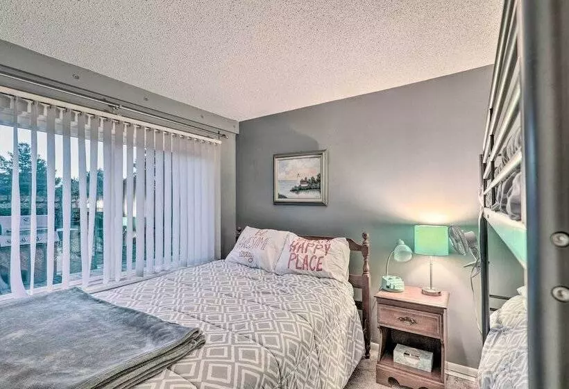 East Tawas Cabin W/ Lake Huron Access & Views