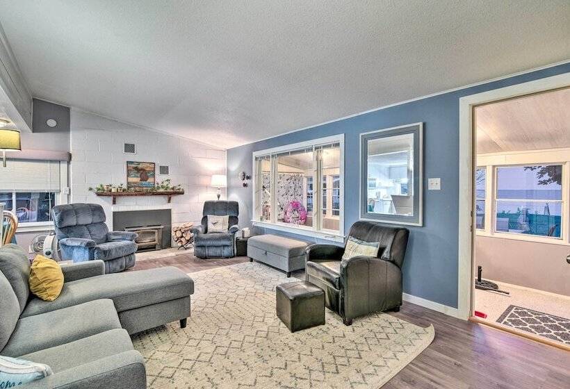 East Tawas Cabin W/ Lake Huron Access & Views