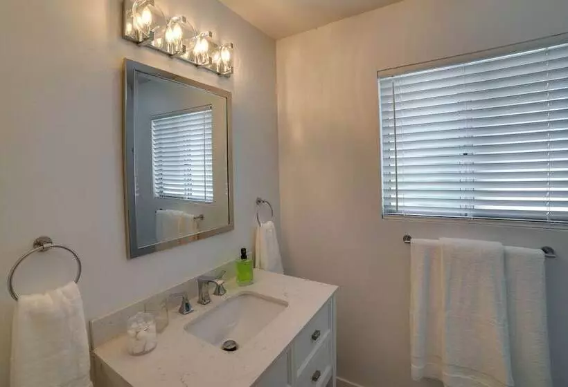 Fallbrook Home W/ Mountain Views: Close To Hiking!