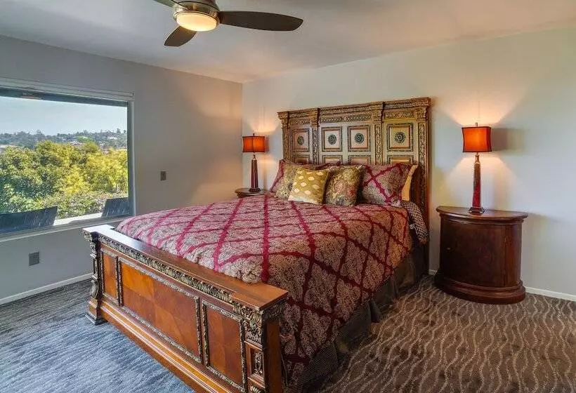 Fallbrook Home W/ Mountain Views: Close To Hiking!