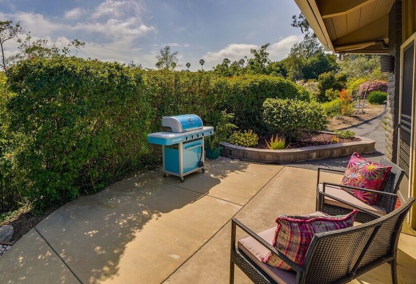 Fallbrook Home W/ Mountain Views: Close To Hiking!