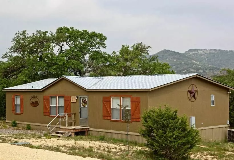 Utopia Family Home W/ Mountain Viewing Deck!