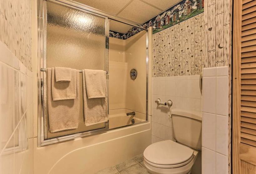 Family Home W/ Pool, Yard, Game Room, Deck & More!