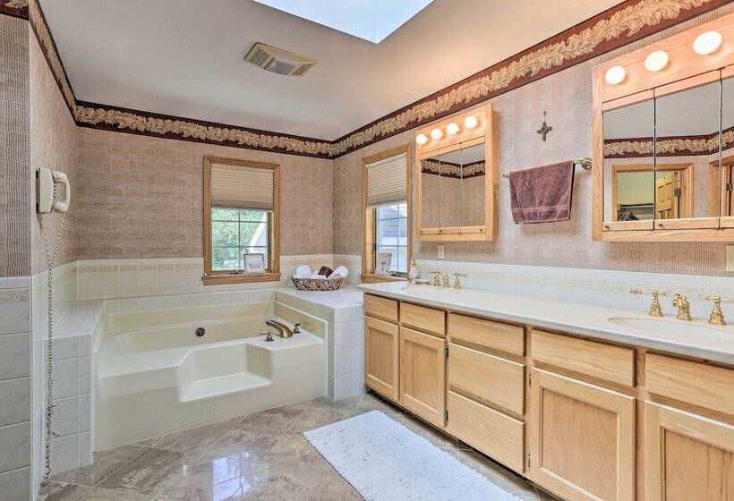 Family Home W/ Pool, Yard, Game Room, Deck & More!