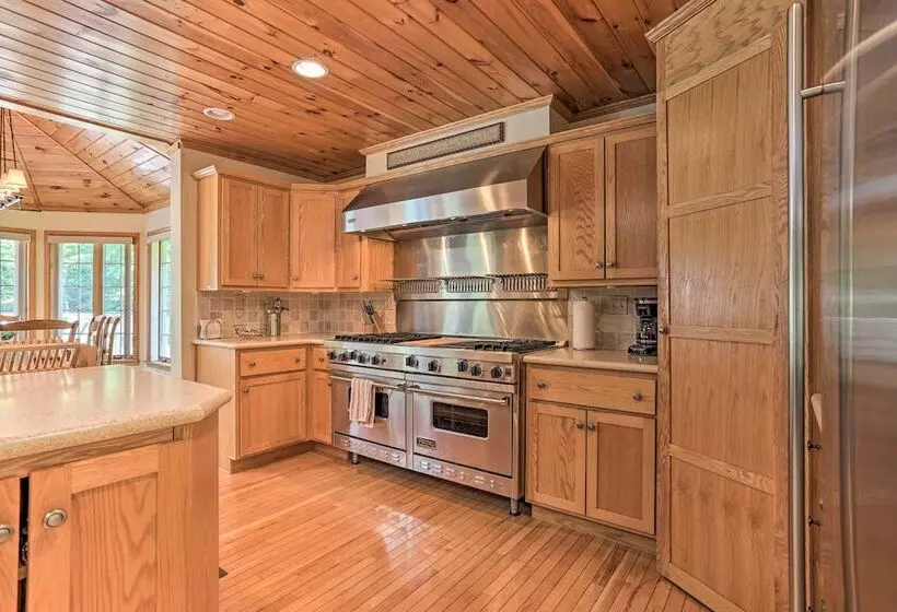 Family Home W/ Pool, Yard, Game Room, Deck & More!