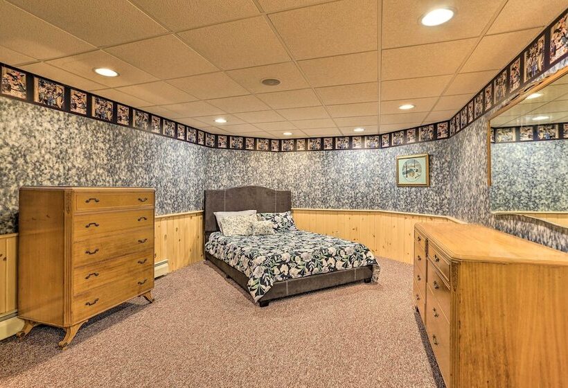 Family Home W/ Pool, Yard, Game Room, Deck & More!