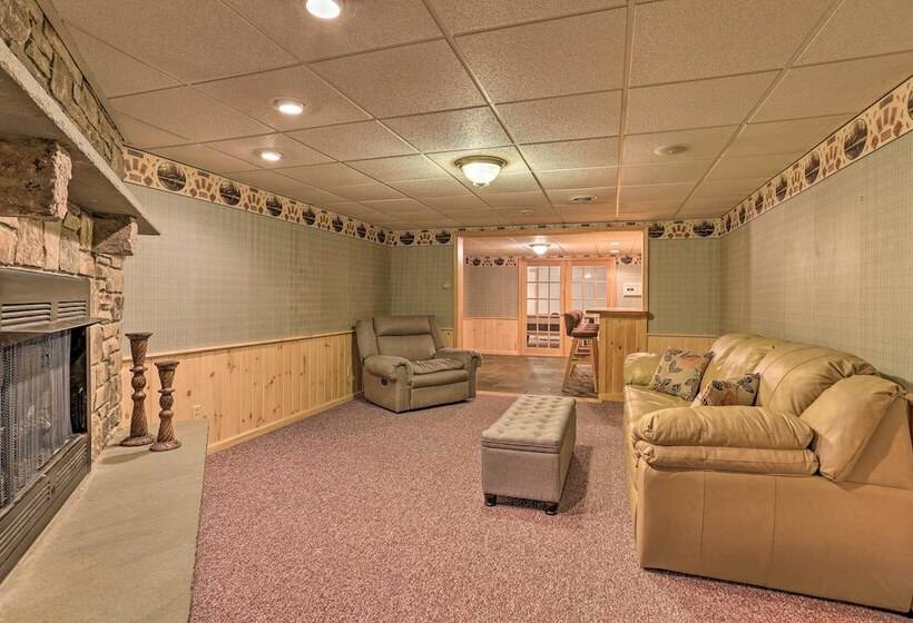 Family Home W/ Pool, Yard, Game Room, Deck & More!