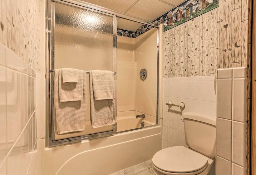 Family Home W/ Pool, Yard, Game Room, Deck & More!