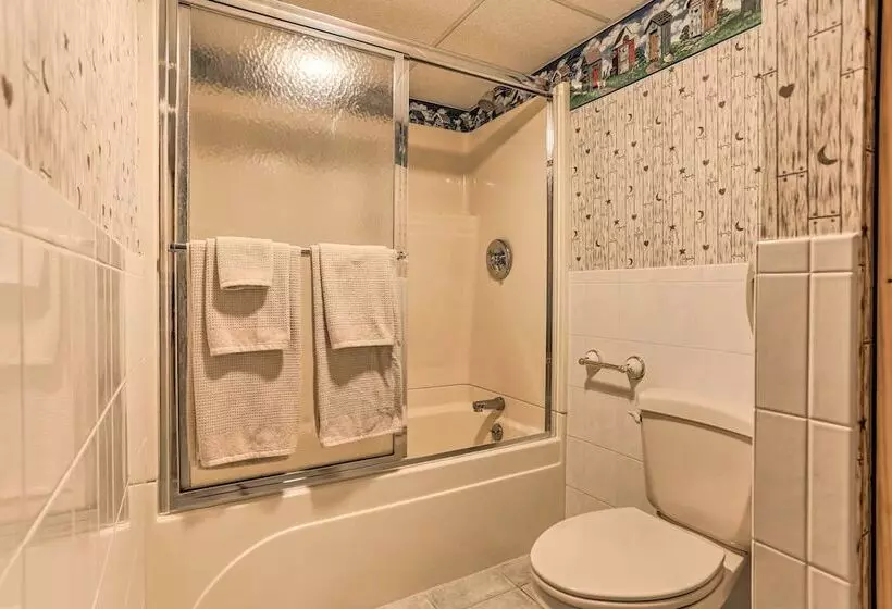 Family Home W/ Pool, Yard, Game Room, Deck & More!