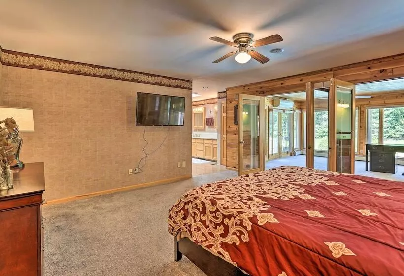 Family Home W/ Pool, Yard, Game Room, Deck & More!