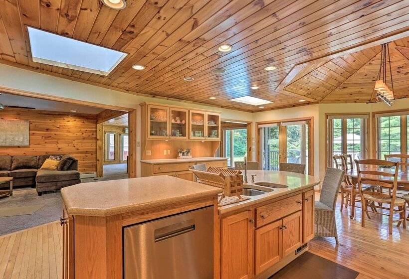 Family Home W/ Pool, Yard, Game Room, Deck & More!