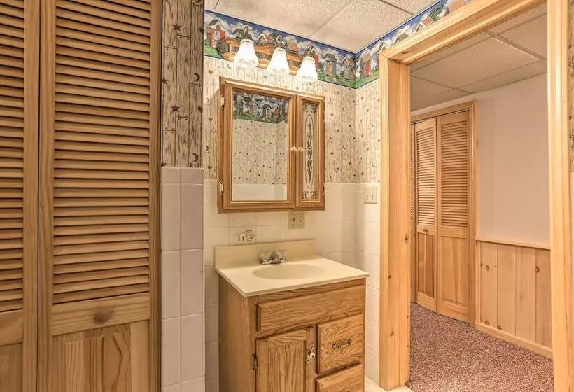 Family Home W/ Pool, Yard, Game Room, Deck & More!