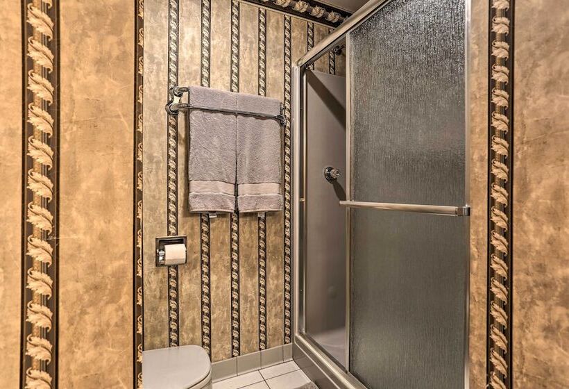 Family Home W/ Pool, Yard, Game Room, Deck & More!