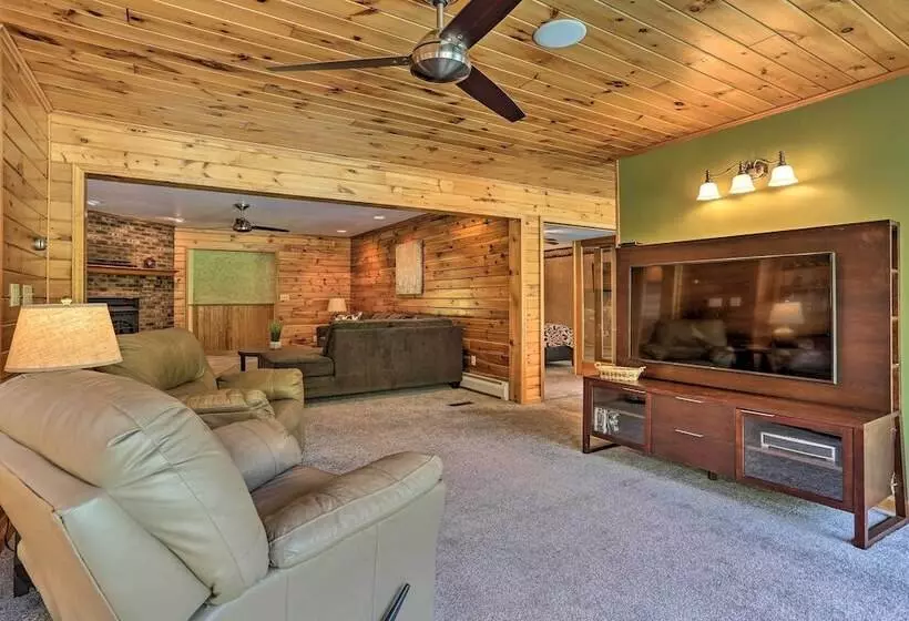 Family Home W/ Pool, Yard, Game Room, Deck & More!