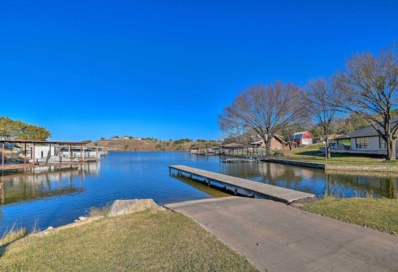 Granbury Home W/ Hot Tub & Furnished Patio!