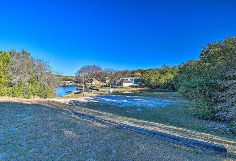 Granbury Home W/ Hot Tub & Furnished Patio!