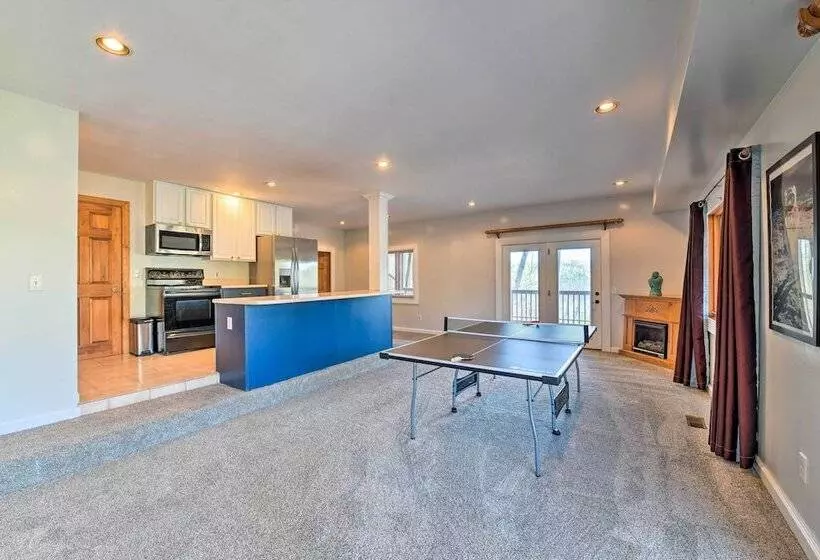 Deck + Lake Views: Grand Glenville Retreat