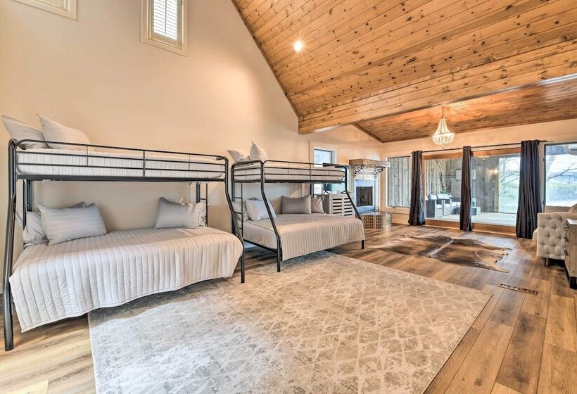 Deck + Lake Views: Grand Glenville Retreat