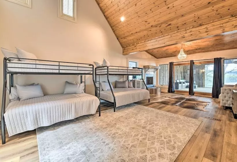 Deck + Lake Views: Grand Glenville Retreat