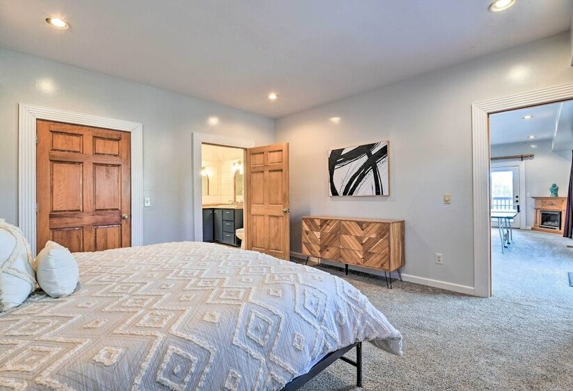 Deck + Lake Views: Grand Glenville Retreat