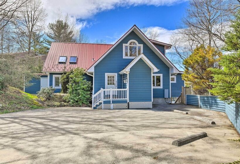 Deck + Lake Views: Grand Glenville Retreat