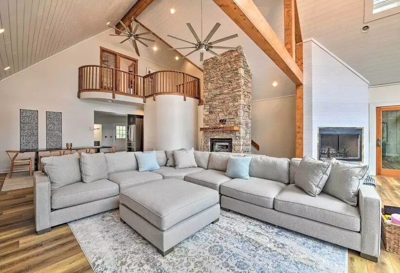 Deck + Lake Views: Grand Glenville Retreat