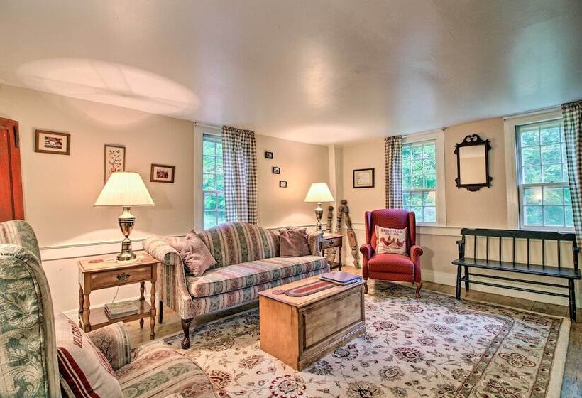 Historic Hanover Area Home, 16 Miles To Dartmouth!