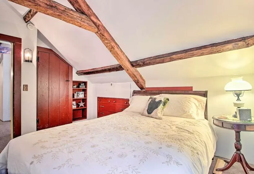 Historic Hanover Area Home, 16 Miles To Dartmouth!