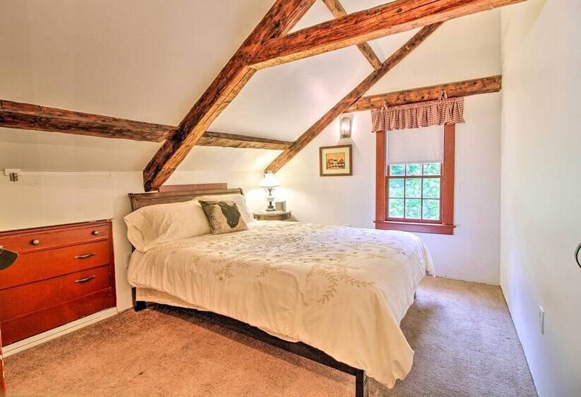 Historic Hanover Area Home, 16 Miles To Dartmouth!