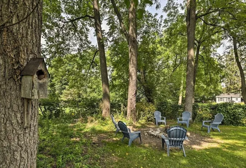 Lake Nagawicka Home   2 Blocks To Boat Launch