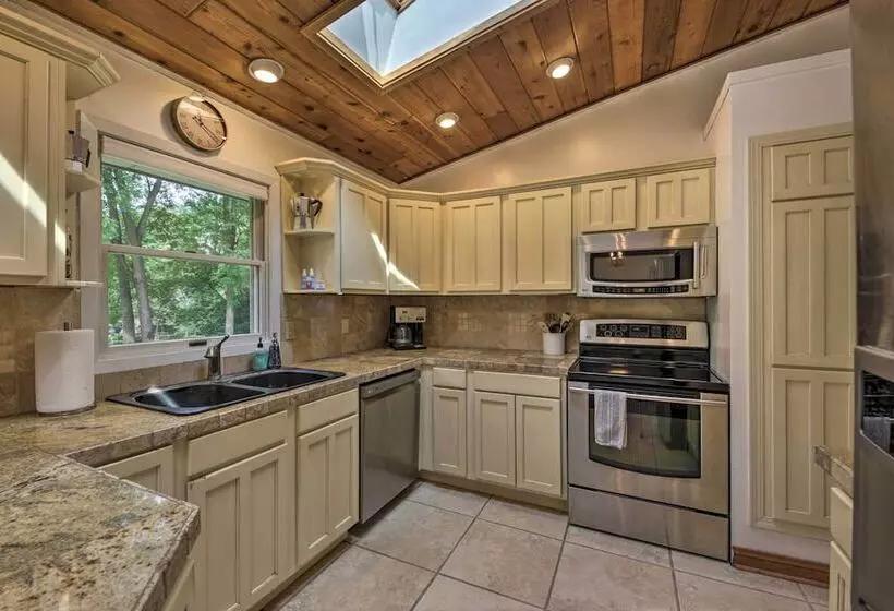 Lake Nagawicka Home   2 Blocks To Boat Launch