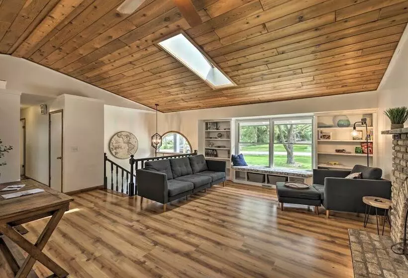 Lake Nagawicka Home   2 Blocks To Boat Launch