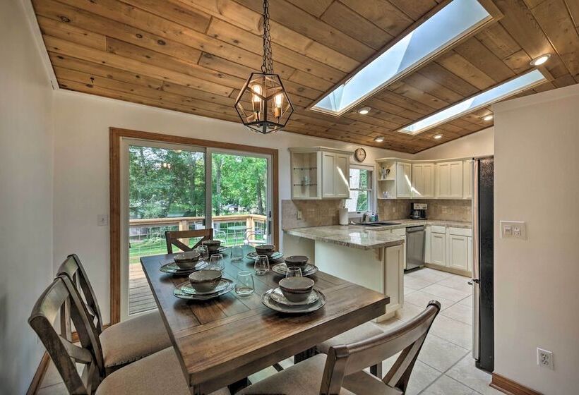 Lake Nagawicka Home   2 Blocks To Boat Launch