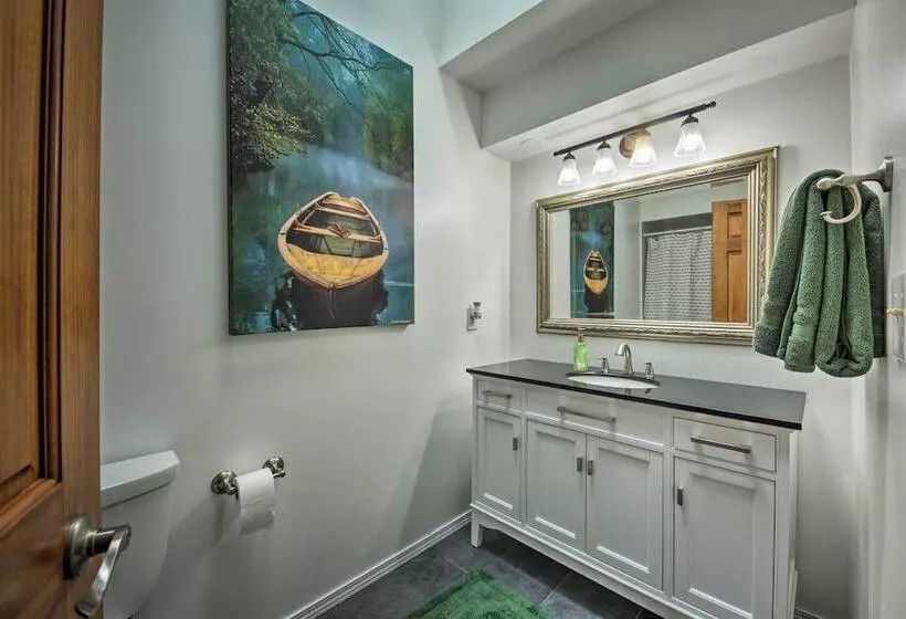 Lake Nagawicka Home   2 Blocks To Boat Launch