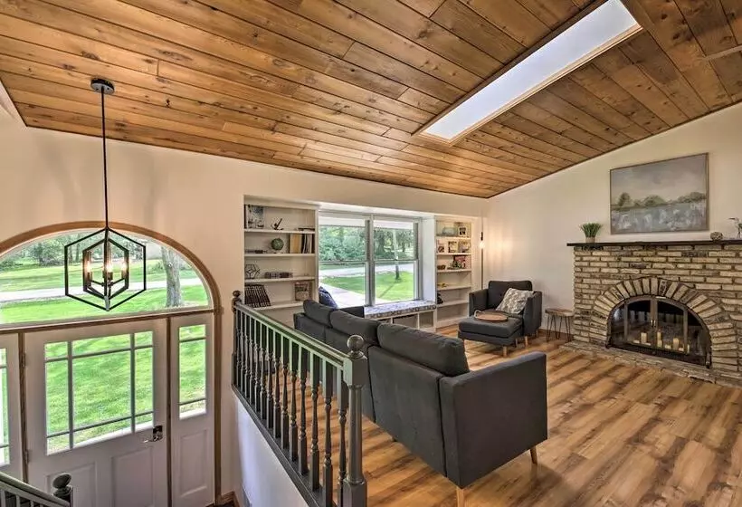 Lake Nagawicka Home   2 Blocks To Boat Launch