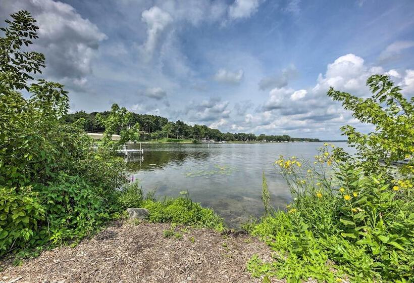 Lake Nagawicka Home   2 Blocks To Boat Launch