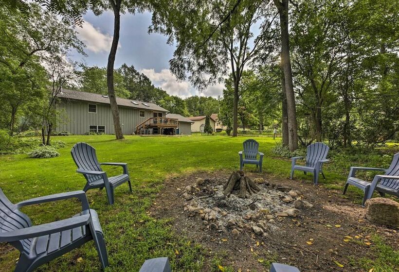 Lake Nagawicka Home   2 Blocks To Boat Launch