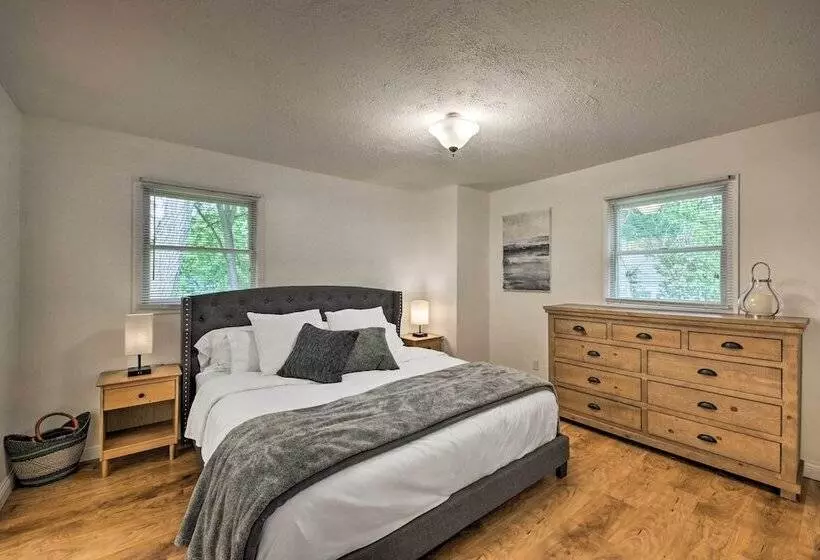 Lake Nagawicka Home   2 Blocks To Boat Launch