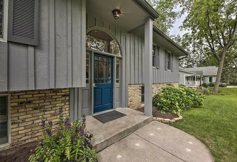 Lake Nagawicka Home   2 Blocks To Boat Launch