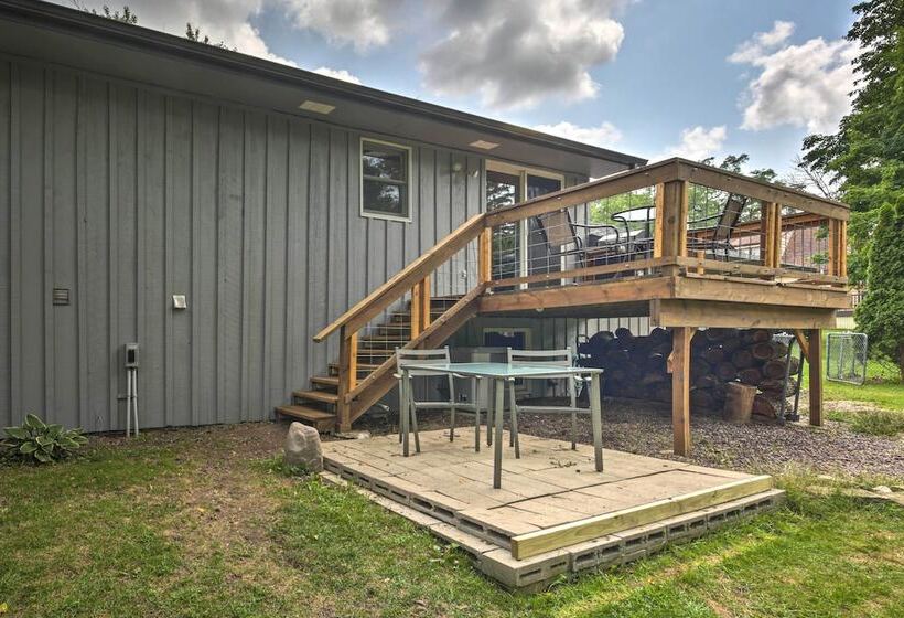 Lake Nagawicka Home   2 Blocks To Boat Launch