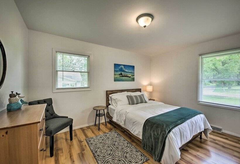 Lake Nagawicka Home   2 Blocks To Boat Launch