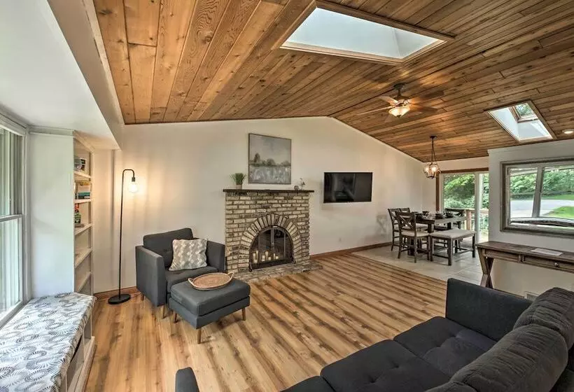 Lake Nagawicka Home   2 Blocks To Boat Launch